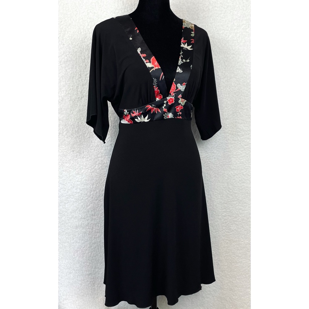 LOVE TEASE • Black Floral Trim V-Neck Mini Dress, M - Picture 4 of 13